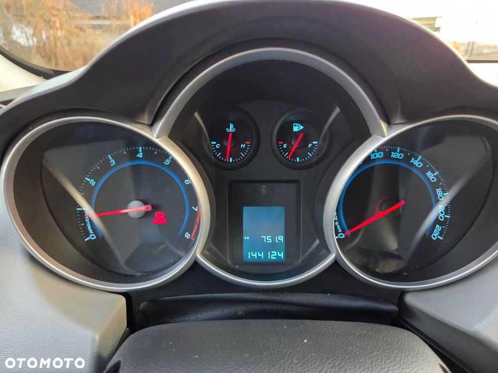 Chevrolet Cruze 1.6 LS+ - 16