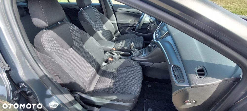 Opel Astra 1.4 Turbo Innovation - 17