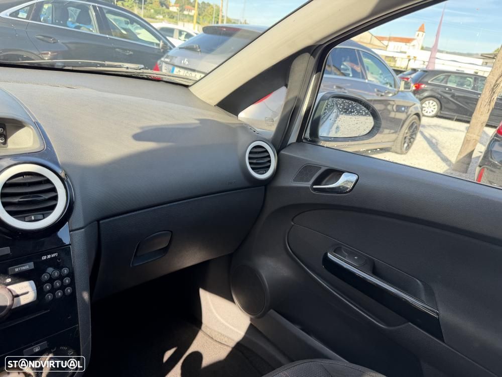 Opel Corsa 1.2 Black Edition - 11