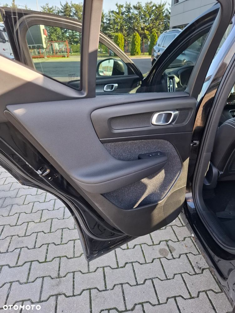 Volvo XC40 zderzak tyl kod lakieru 019 - 29