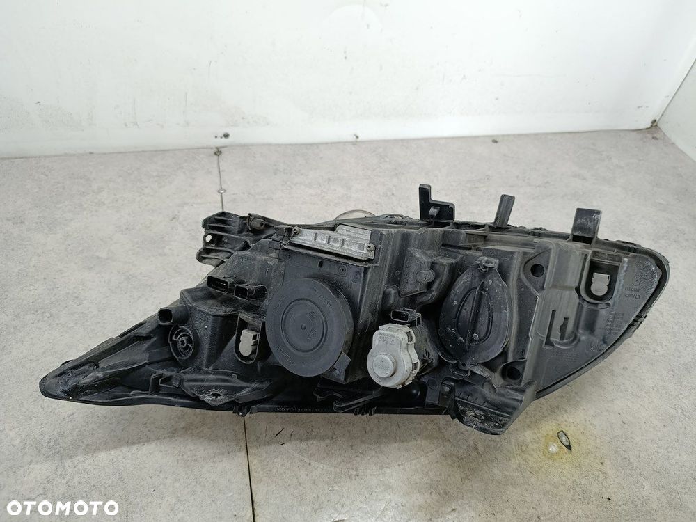 LAMPA PRZÓD PRAWA XENON RENAULT LAGUNA III 260100043R 89902279 89034934 - 9