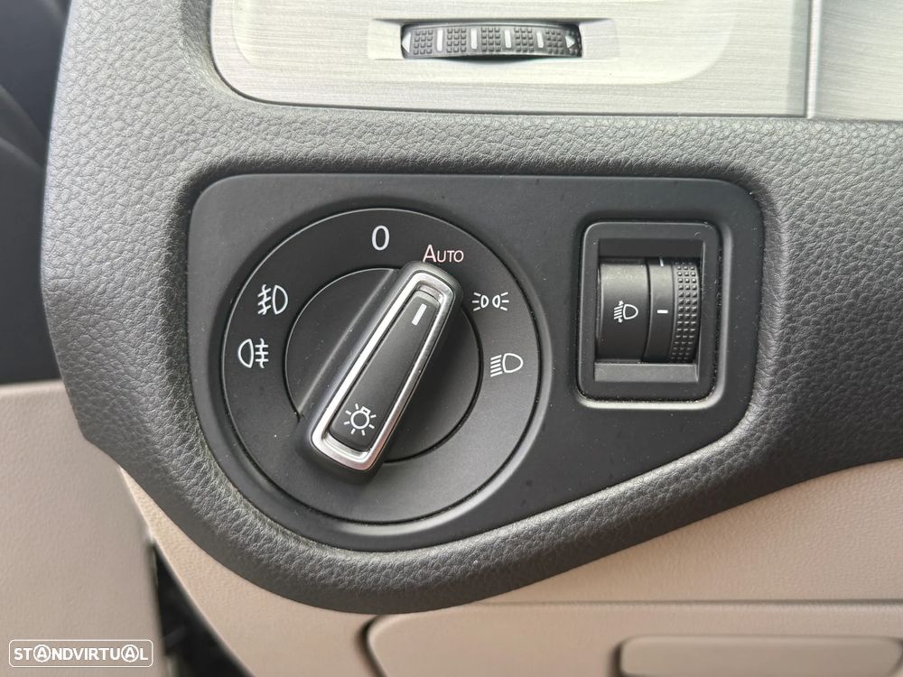 VW Golf Variant 1.6 TDi Confortline DSG - 27