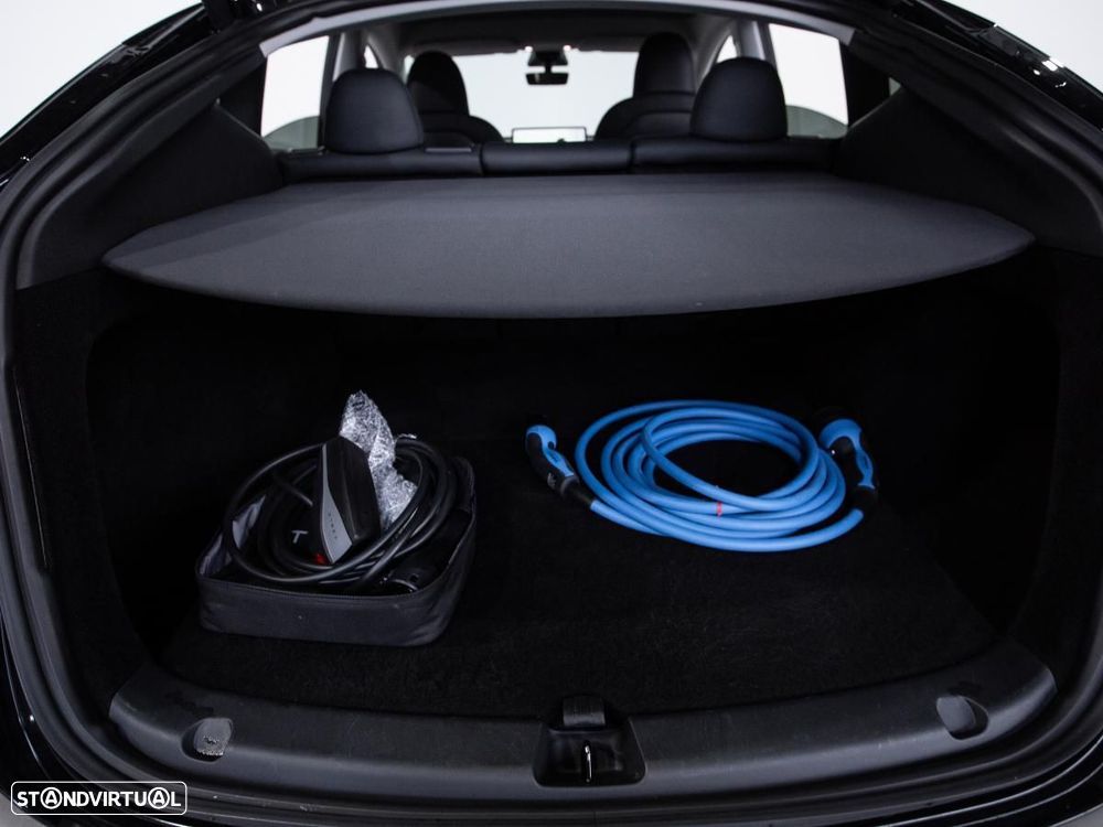 Tesla Model Y Long Range Dual Motor AWD - 13