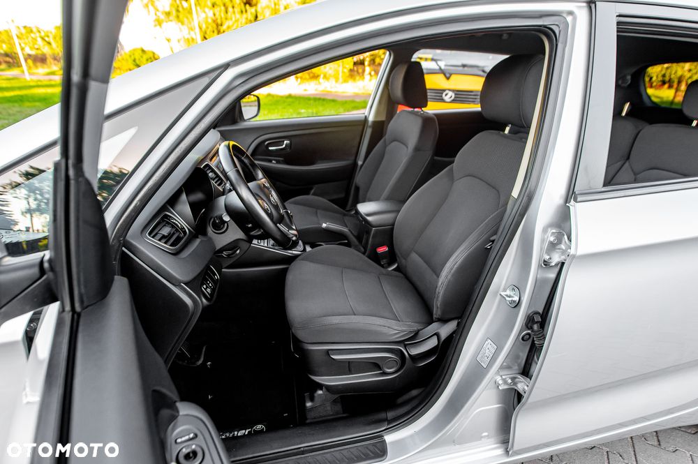 Kia Carens 1.7 CRDi Vision - 19