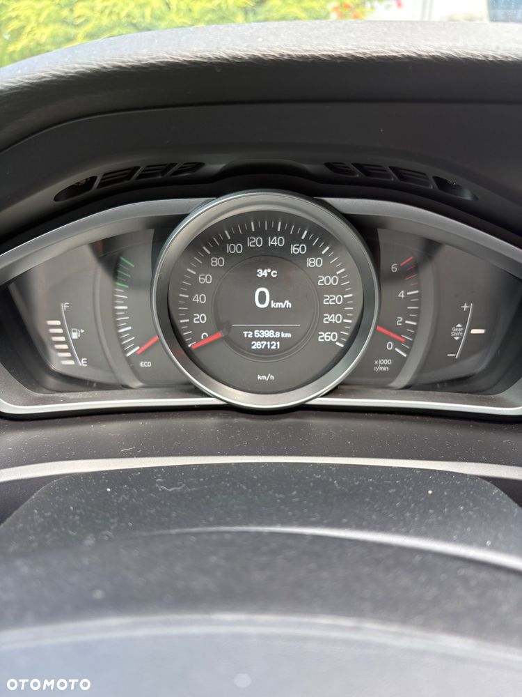 Volvo V40 D2 - 10