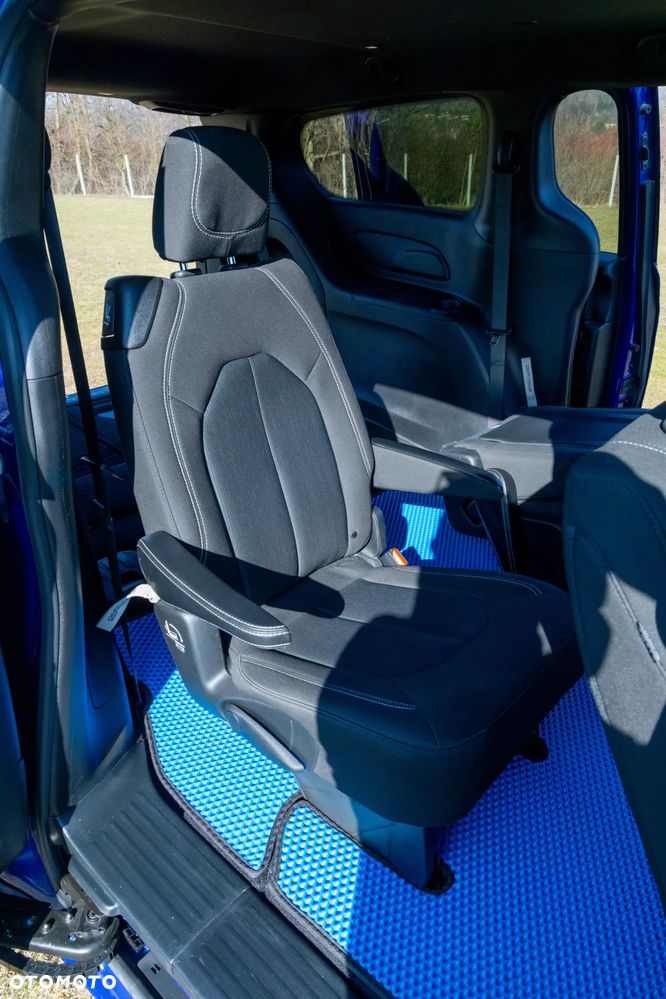 Chrysler Pacifica - 17