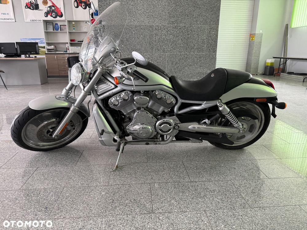 Harley-Davidson V-Rod Street Rod - 1