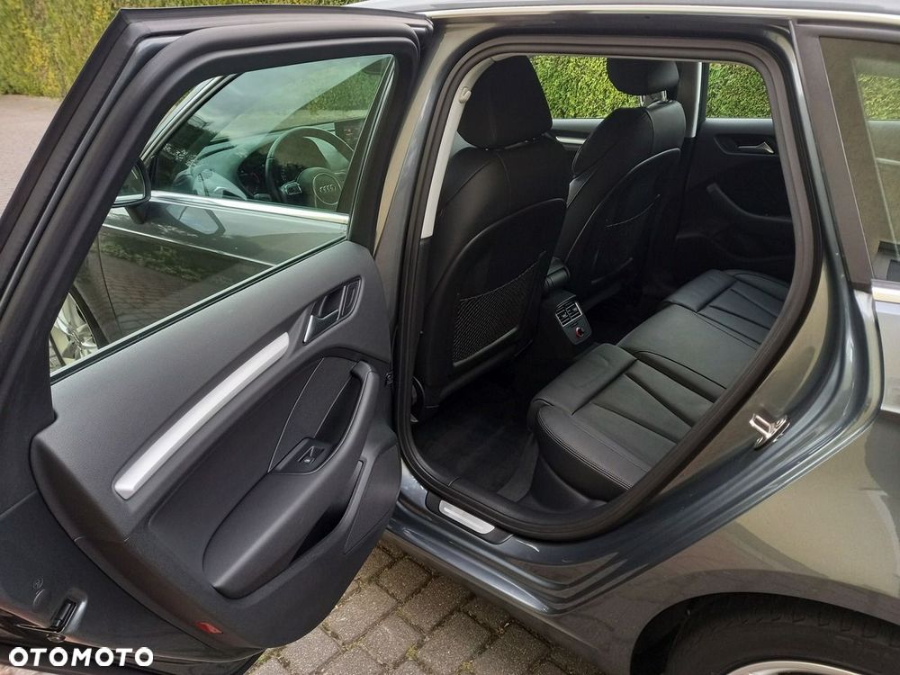 Audi A3 Sportback 1.6 TDI DPF S line Sportpaket - 26