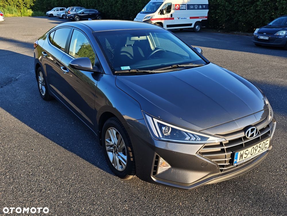 Hyundai Elantra - 2
