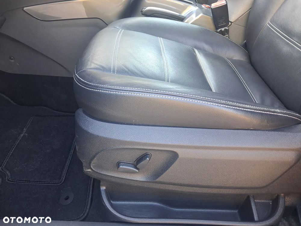 Ford Kuga 2.0 TDCi 2x4 Titanium - 13