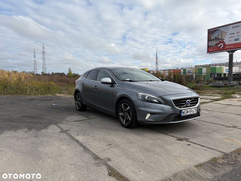 Volvo V40 D2 Drive-E R-Design Momentum - 1