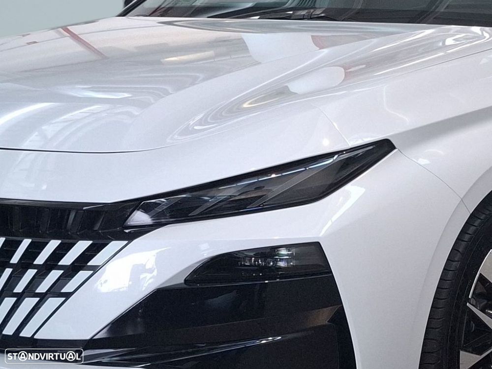 Peugeot 308 SW 1.2 Hybrid Allure e-DCS6 — photo 3