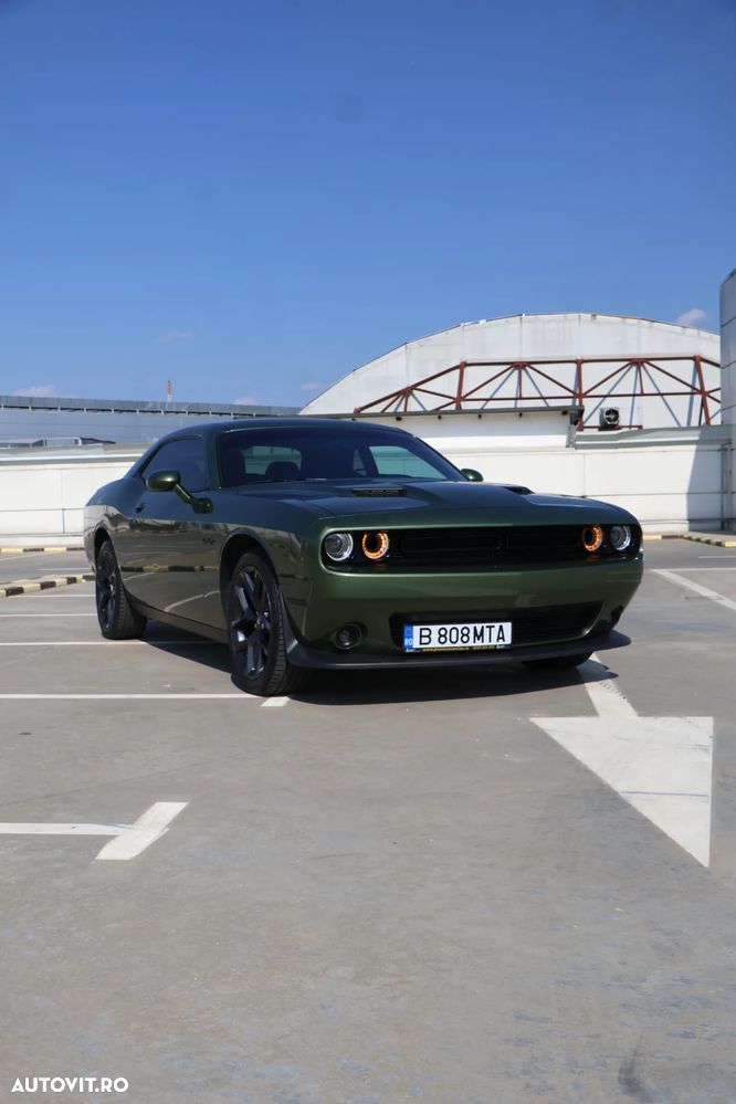 Dodge Challenger - 1