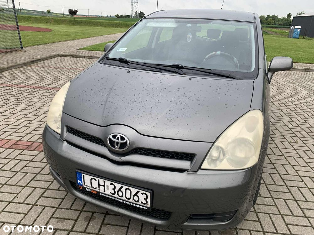 Toyota Corolla Verso - 4