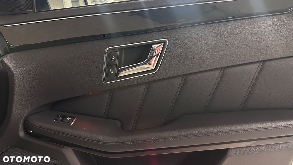 Mercedes-Benz Klasa E 350 CDI DPF 4Matic BlueEFFICIENCY 7G-TRONIC Avantgarde - 39