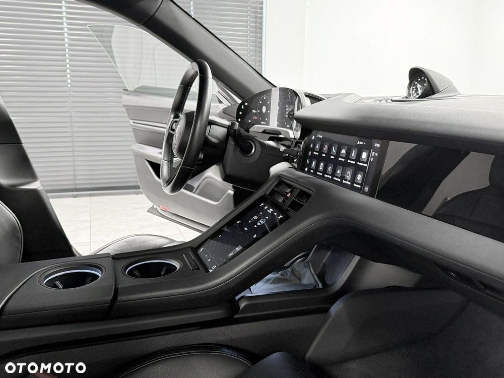 Porsche Taycan Sport Turismo Performance Plus - 16