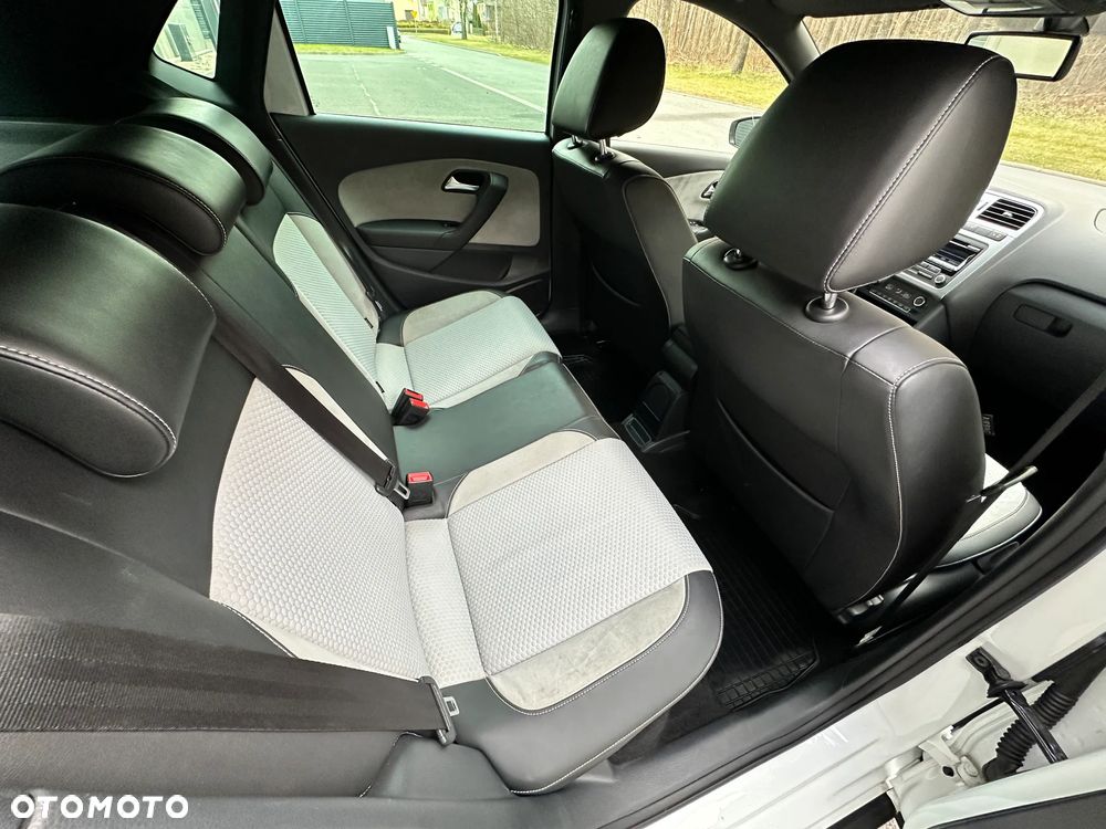 Volkswagen Polo 1.6 TDI Cross Urban White - 25