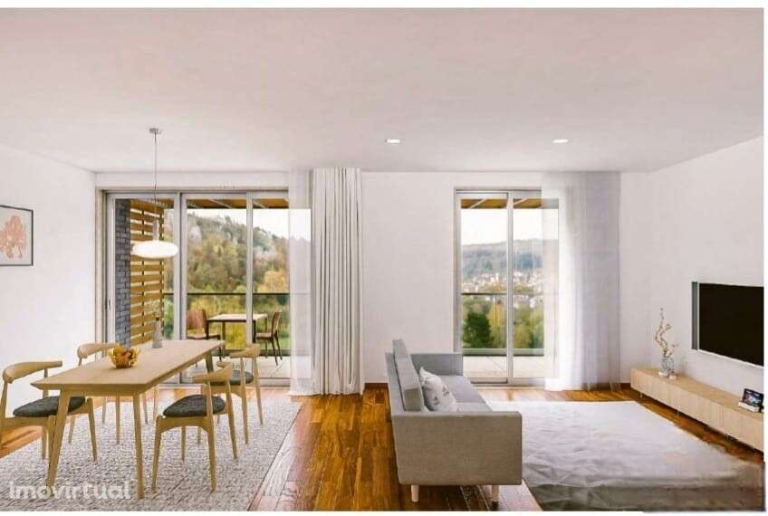 Moradia M4 em banda com garagem em zona dos Olivais - Grande imagem: 2/6