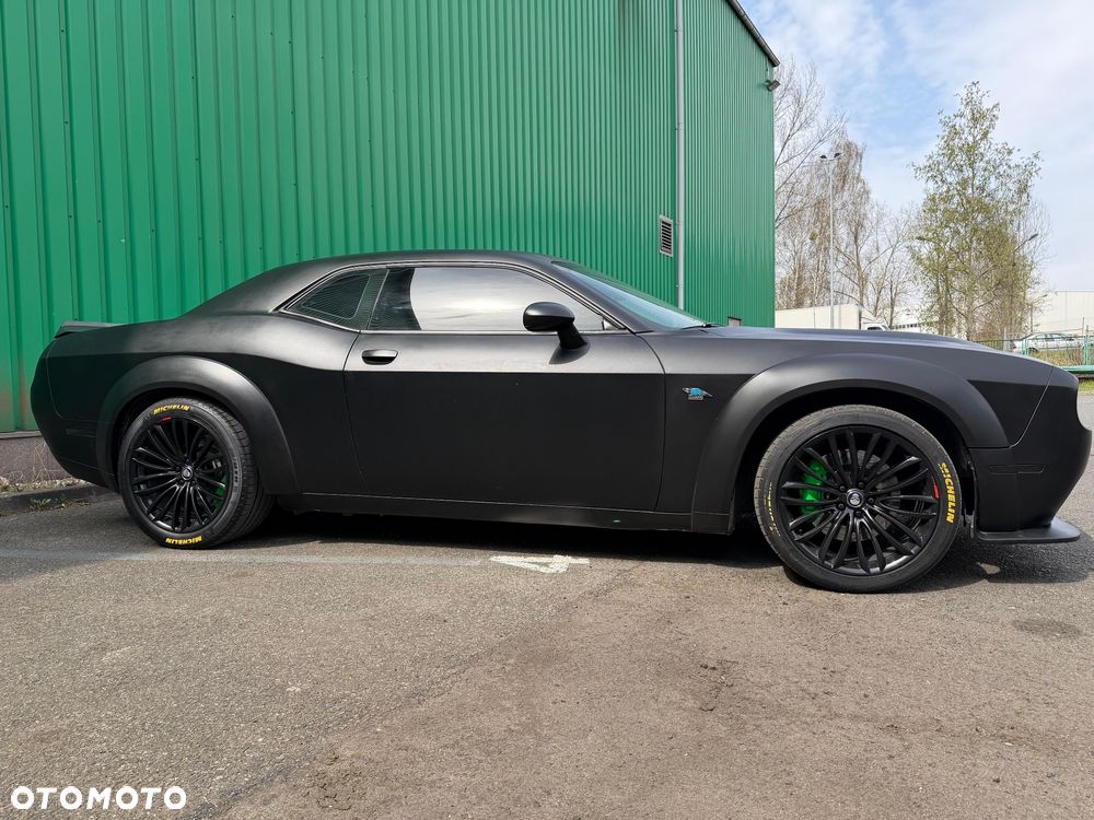 Dodge Challenger - 12