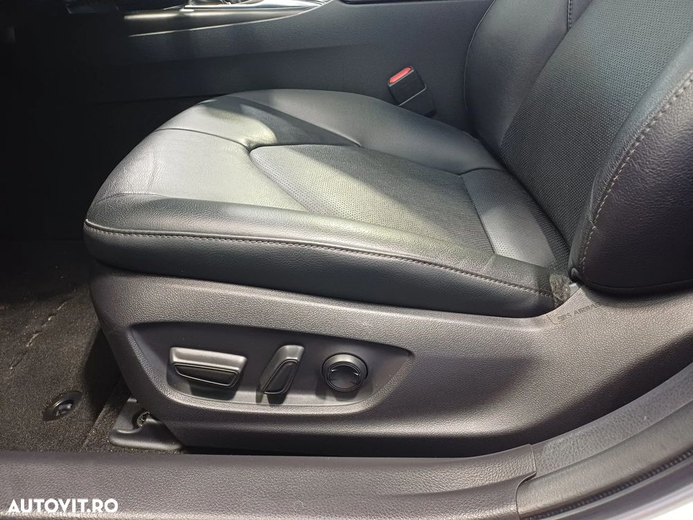 Toyota Camry 2.5 Exclusive - 9