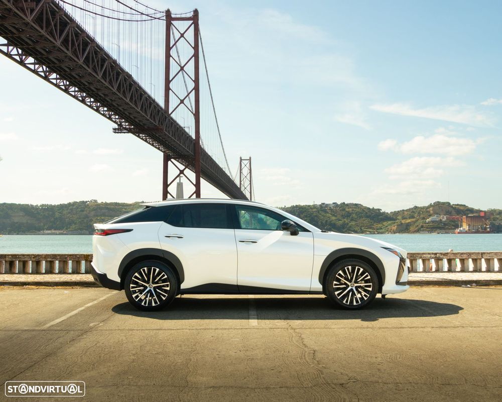 Lexus RZ 450e Premium Monotone c/ mala elétrica - 7
