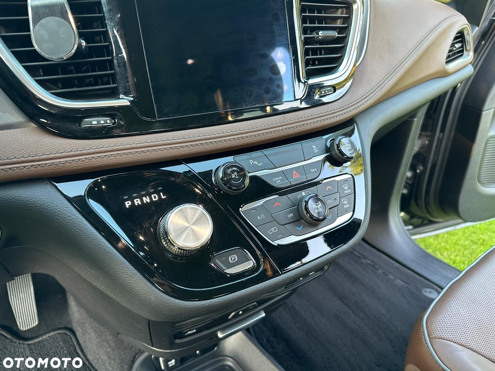 Chrysler Pacifica - 15