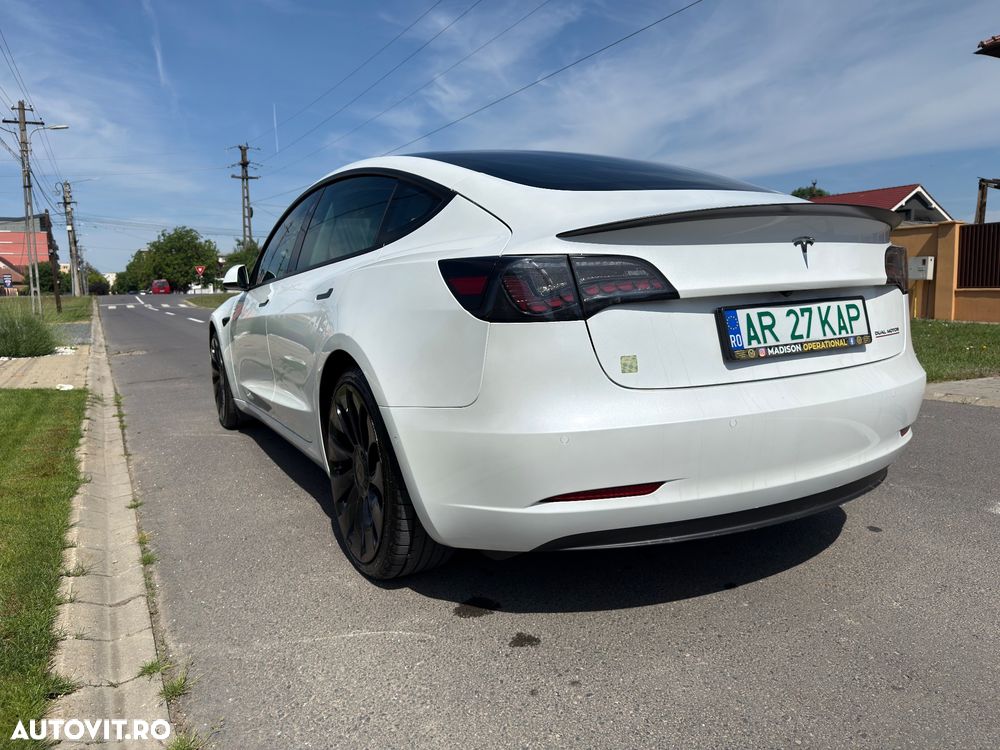 Tesla Model 3 Performance - 2
