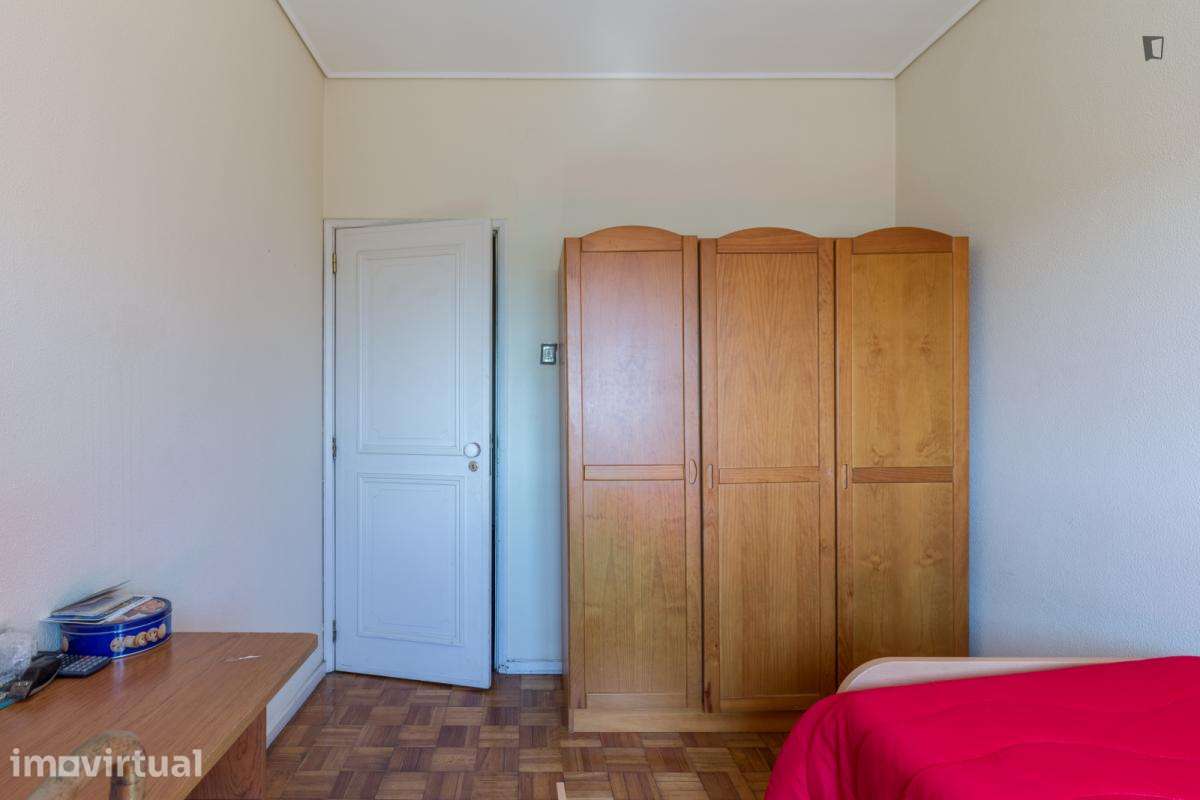 Quarto - localizado em Paranhos Porto - Grande imagem: 2/28