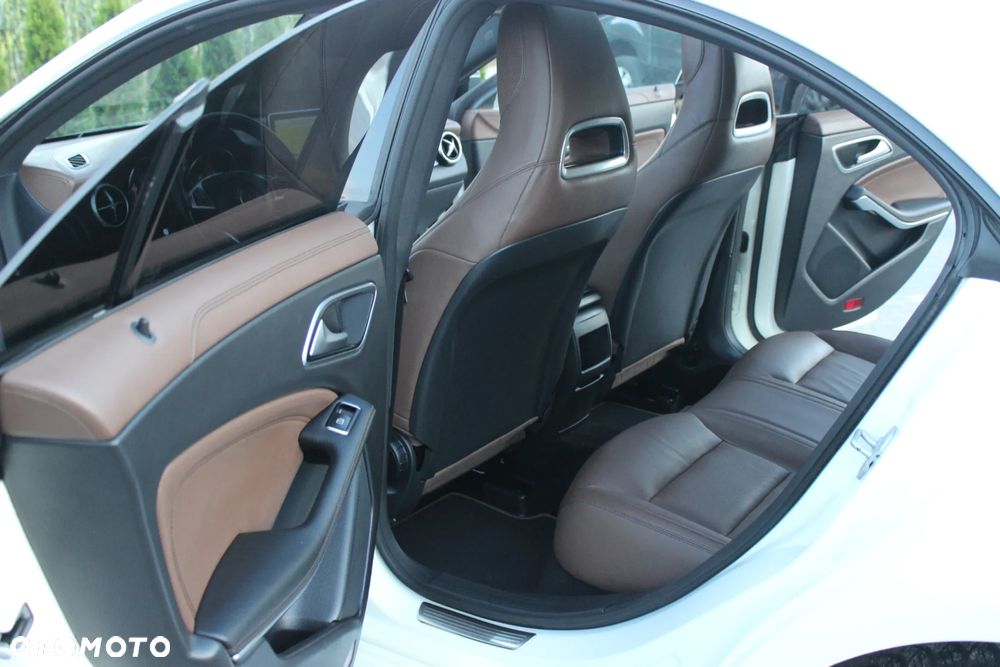 Mercedes-Benz CLA 200 7G-DCT AMG Line - 17