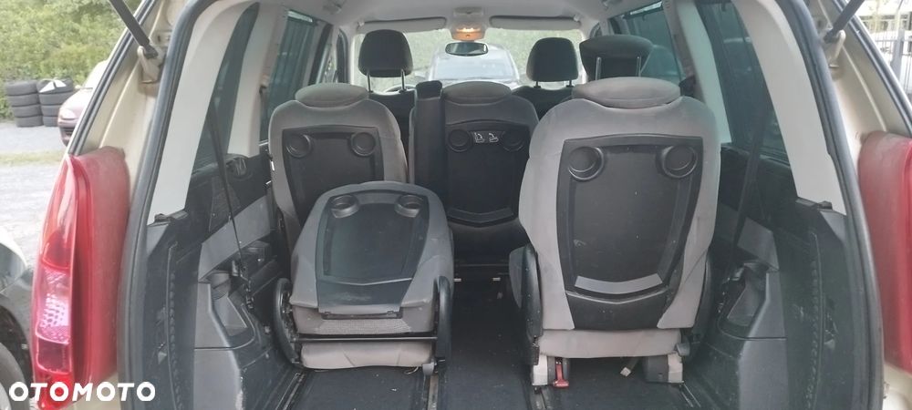 Peugeot 807 HDi 135 Active - 10