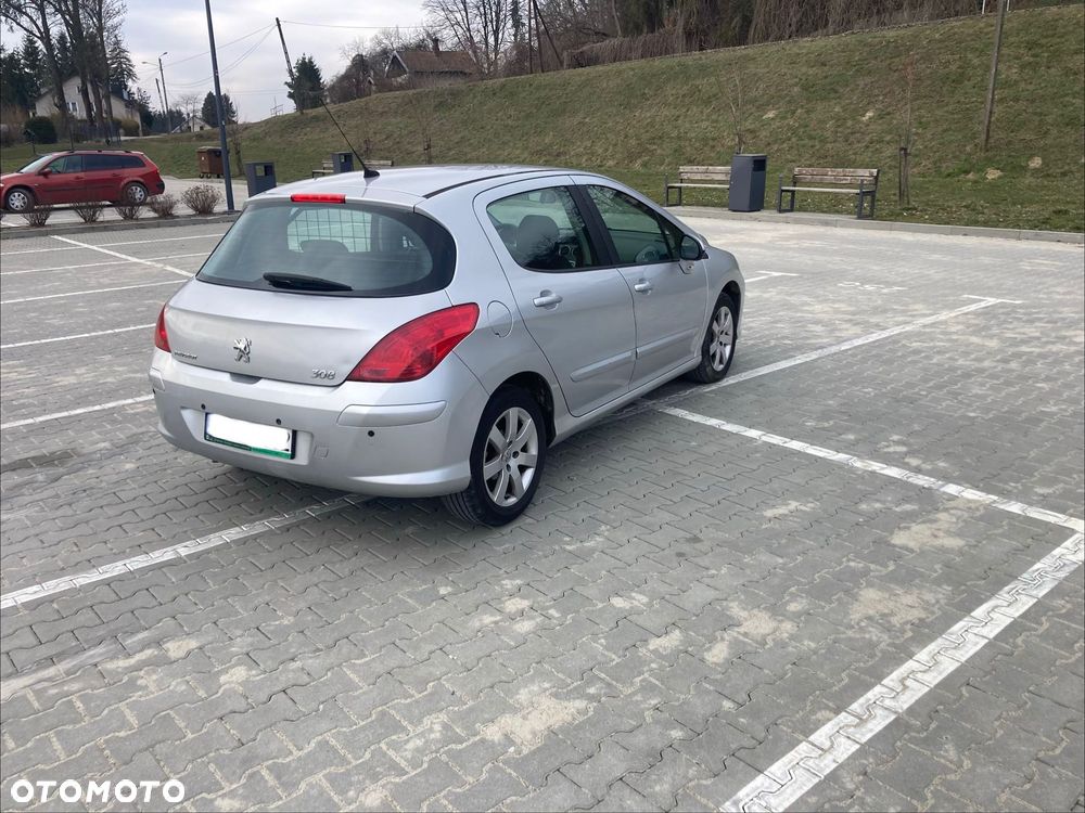 Nissan Micra - 2