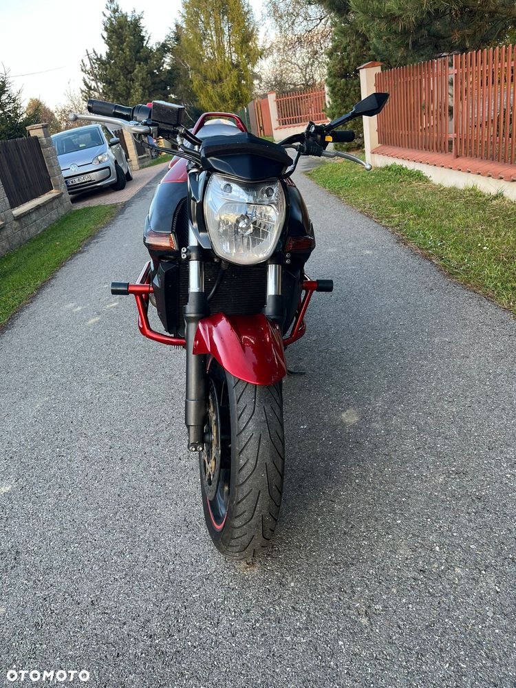 Suzuki GSR - 4