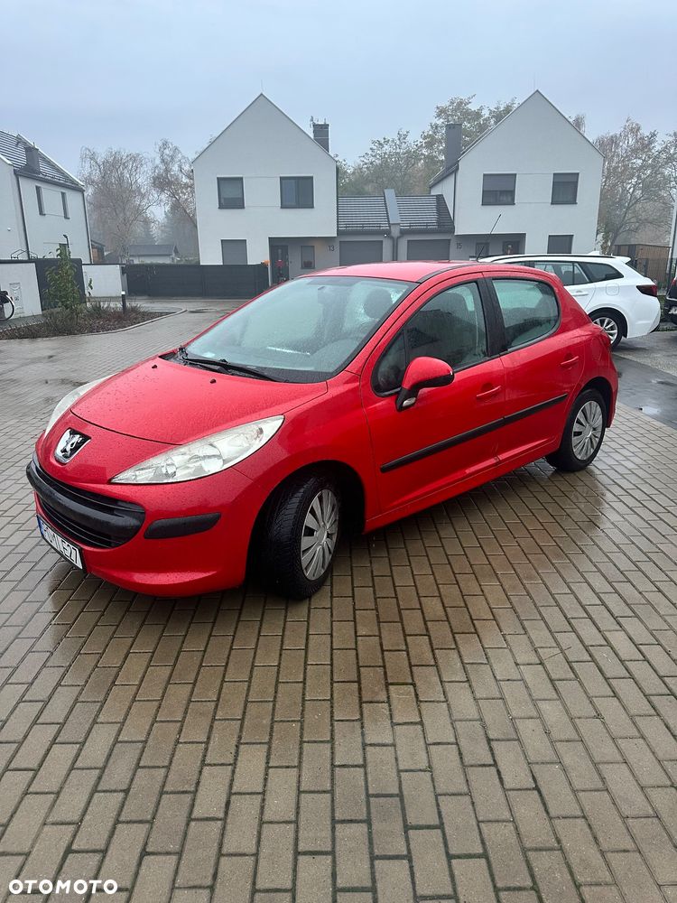 Peugeot 207 - 1
