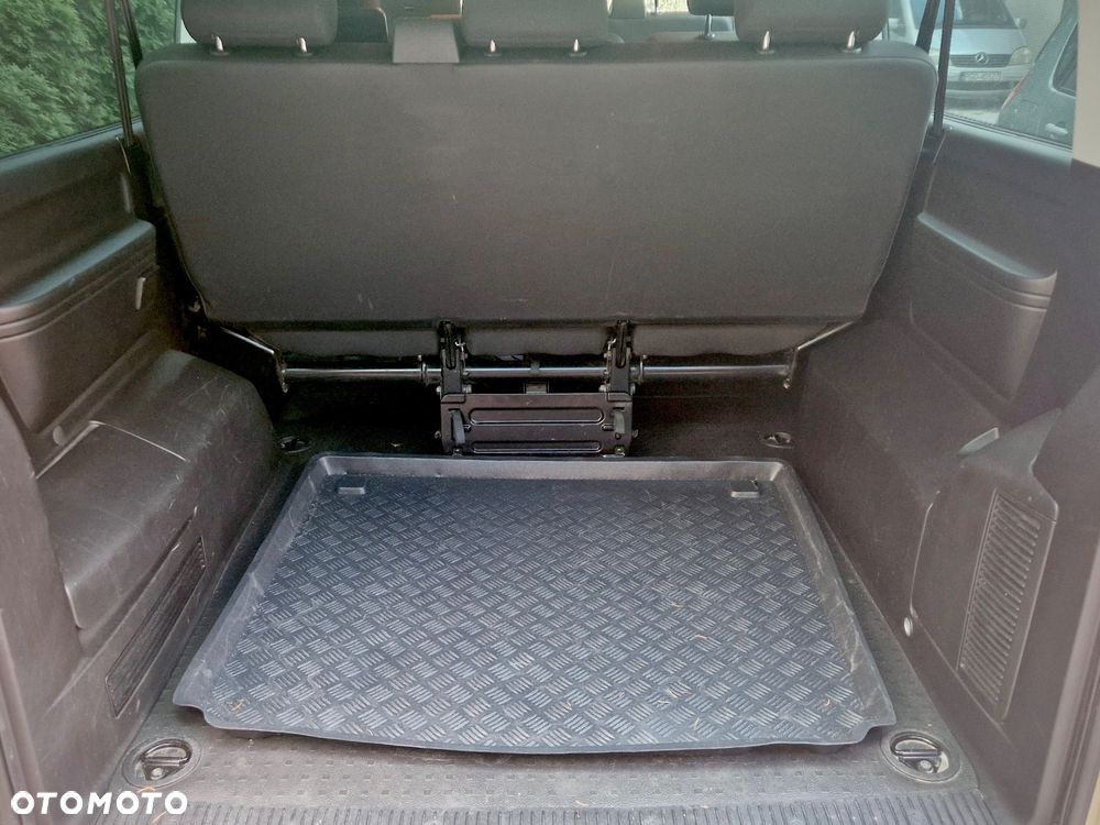 Volkswagen Caravelle - 10