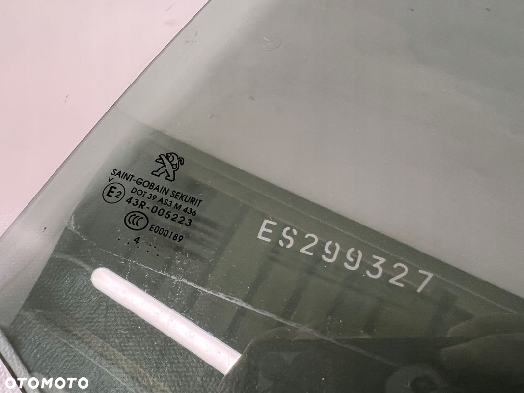 Peugeot 308 II T9 szyba drzwi lewy tył lewa tylna 14r - 2