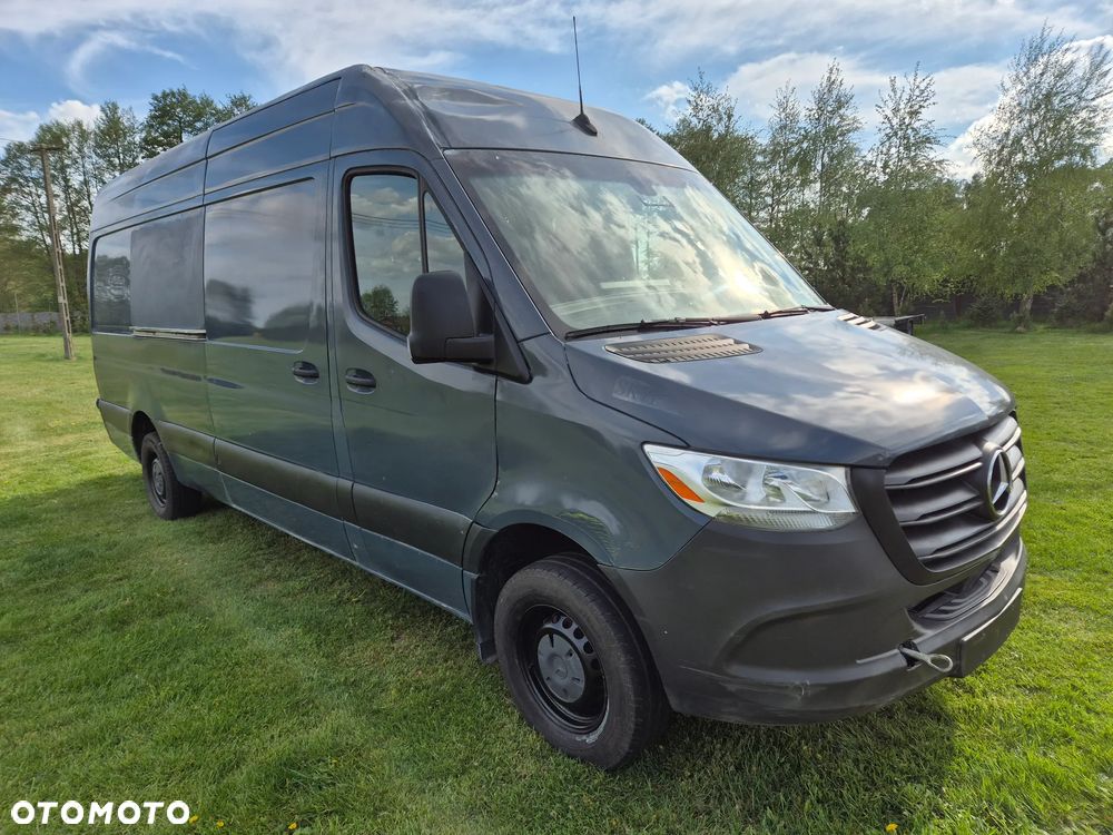 Mercedes-Benz Sprinter - 2