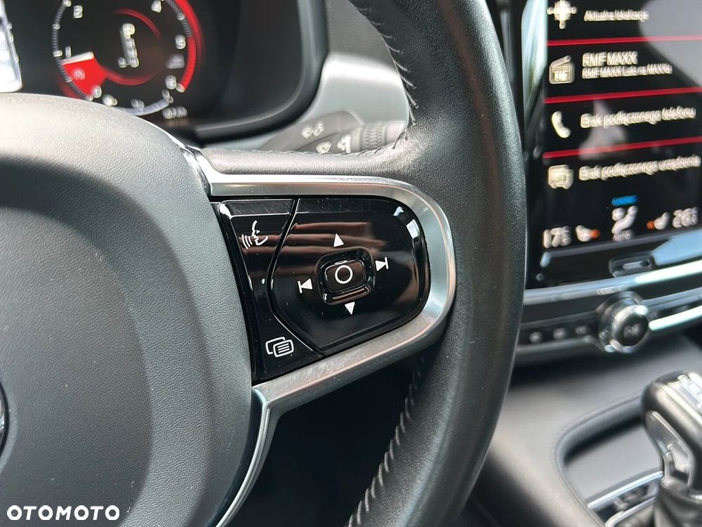 Volvo S90 D4 SCR Momentum Pro - 25