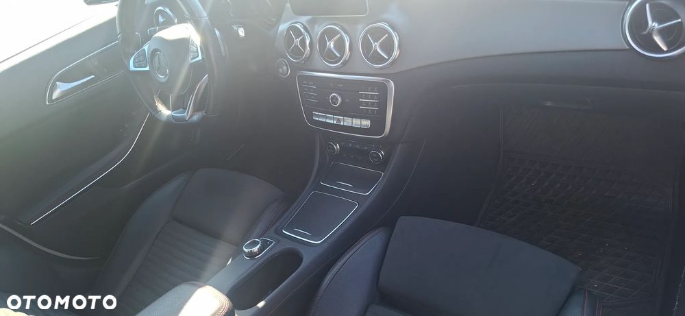 Mercedes-Benz GLA 200 7G-DCT AMG Line - 10