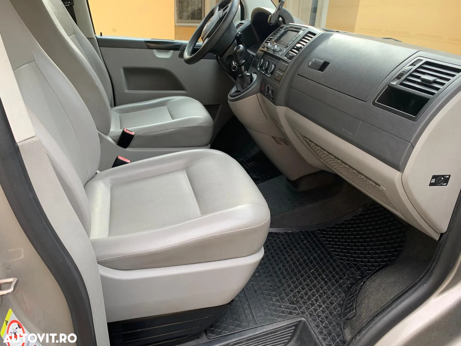 Volkswagen Caravelle - 4