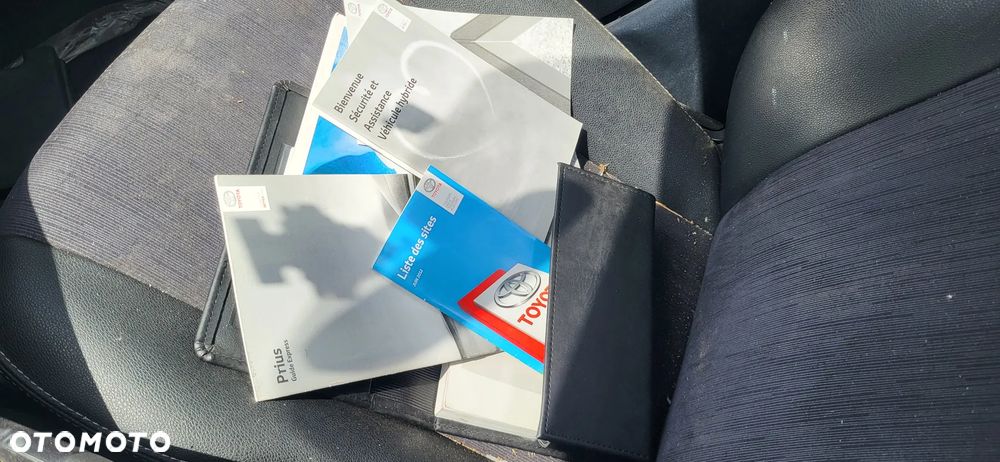 Toyota Prius (Hybrid) Executive - 9