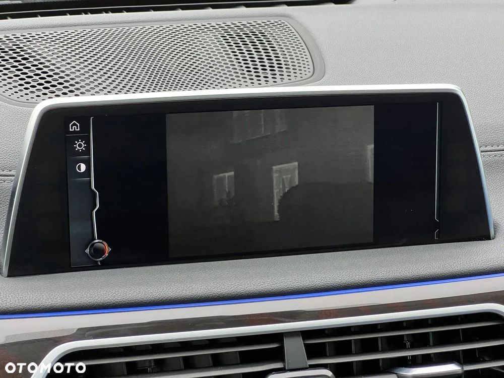 BMW Seria 7 750i xDrive - 31