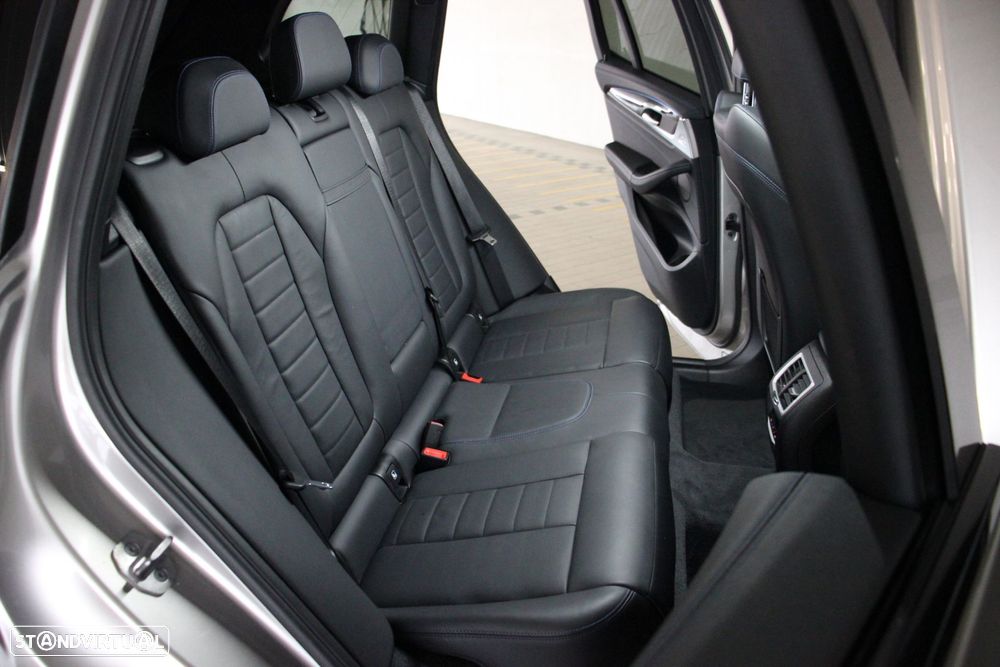 BMW iX3 M Sport Impressive - 12