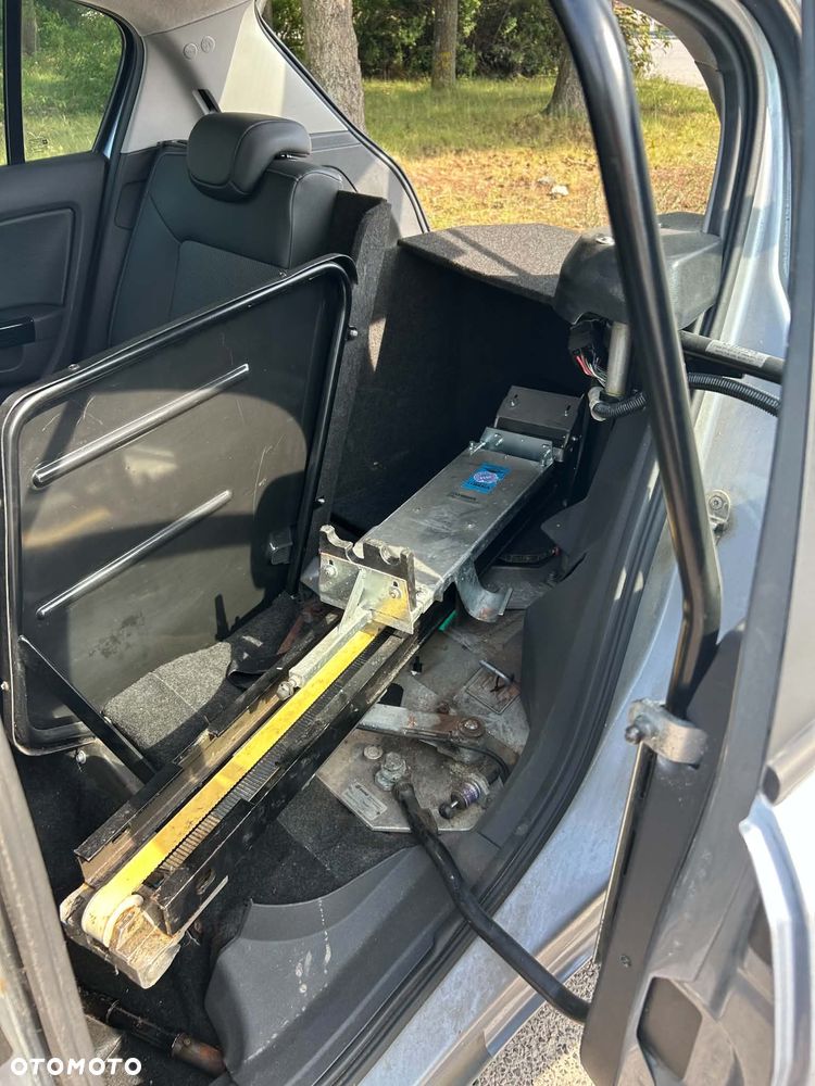 Opel Corsa 1.4 16V Cosmo - 14