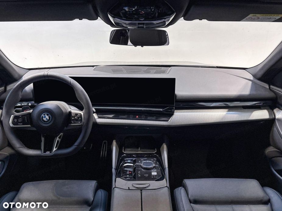 BMW i5 - 8