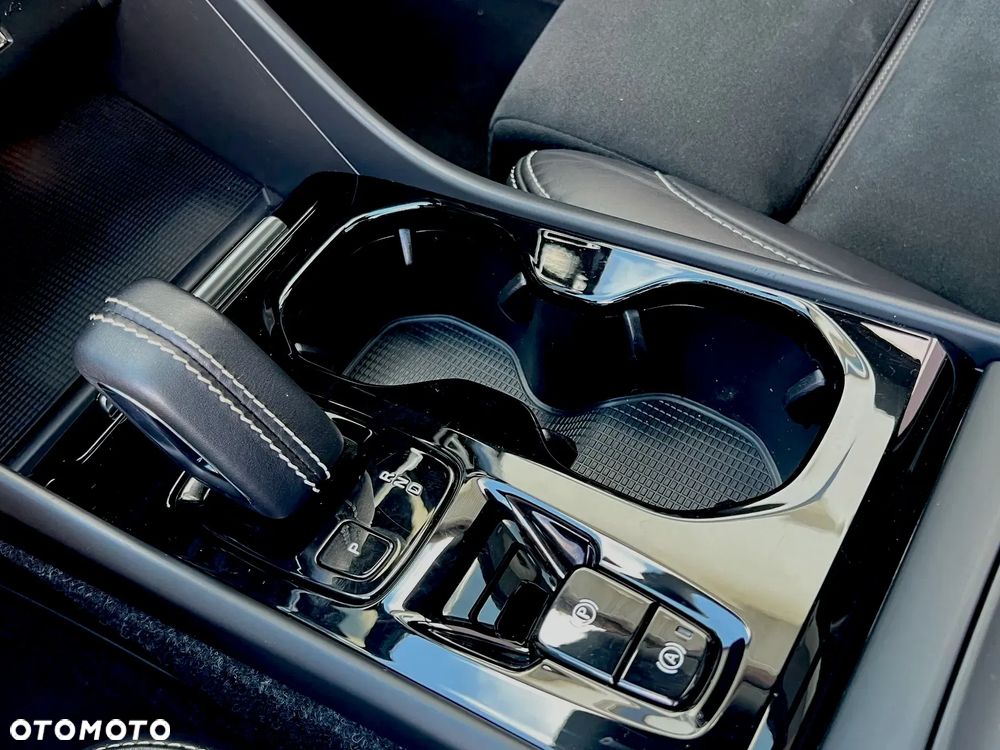 Volvo XC 40 T4 AWD Geartronic R-Design - 19
