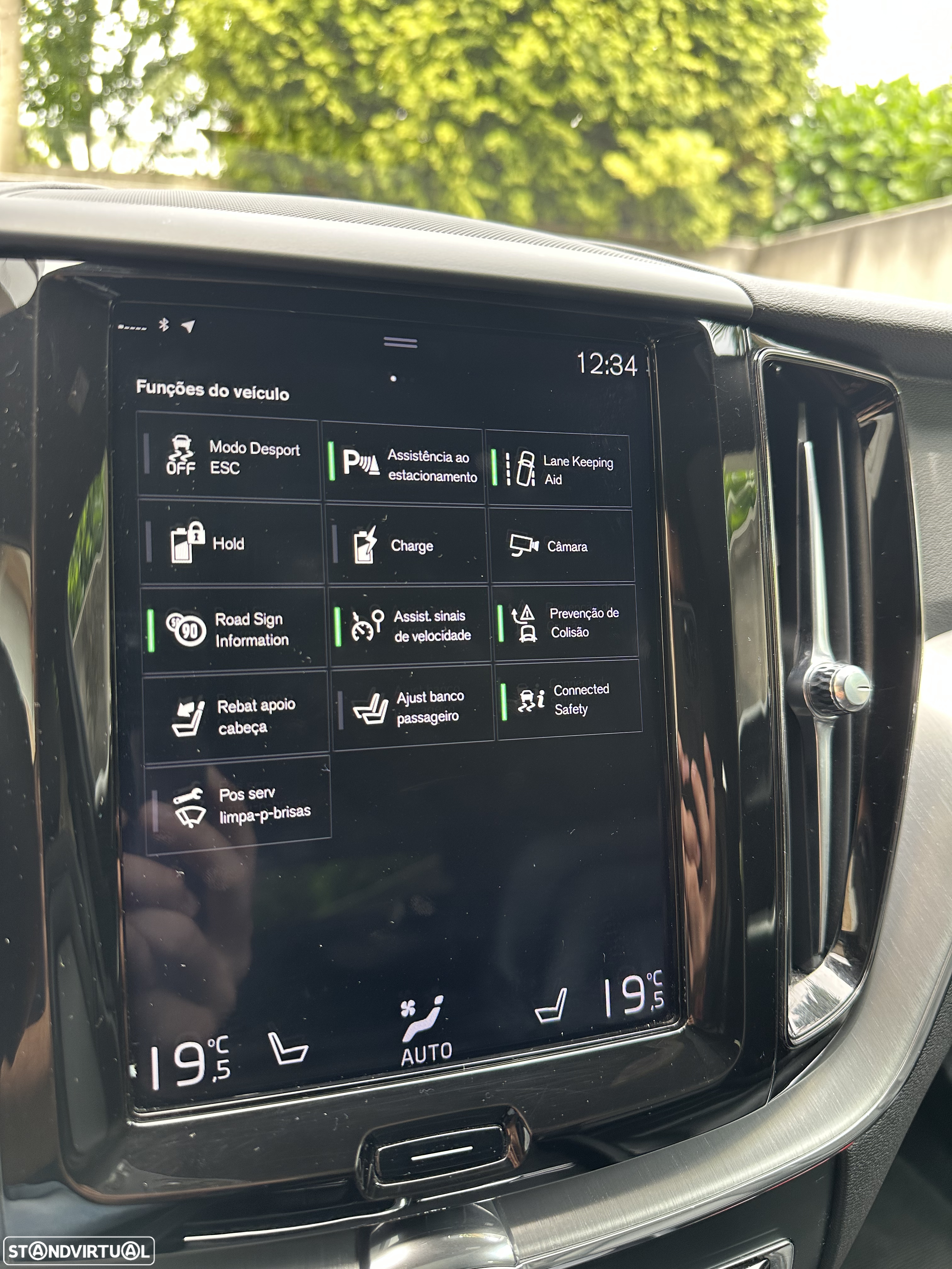 Volvo XC 60 2.0 T8 PHEV Momentum Plus AWD - 22
