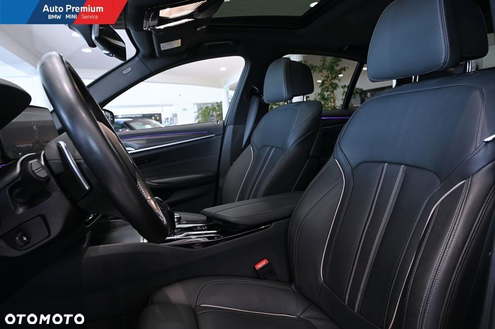 BMW Seria 5 540i xDrive mHEV - 11