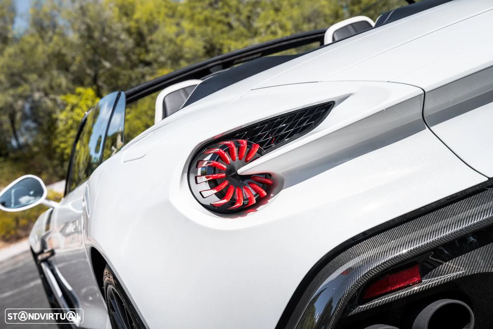 Aston Martin V12 Zagato - 8