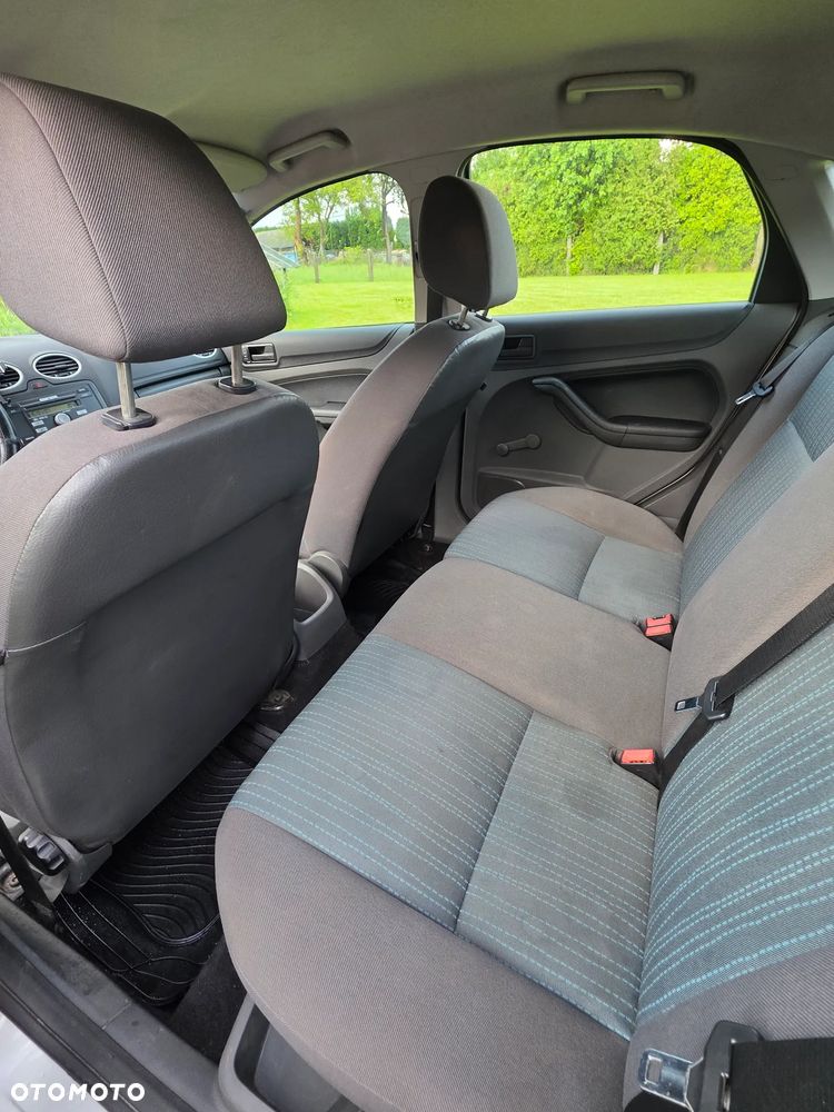 Ford Focus 1.6 TDCi Ambiente DPF - 12