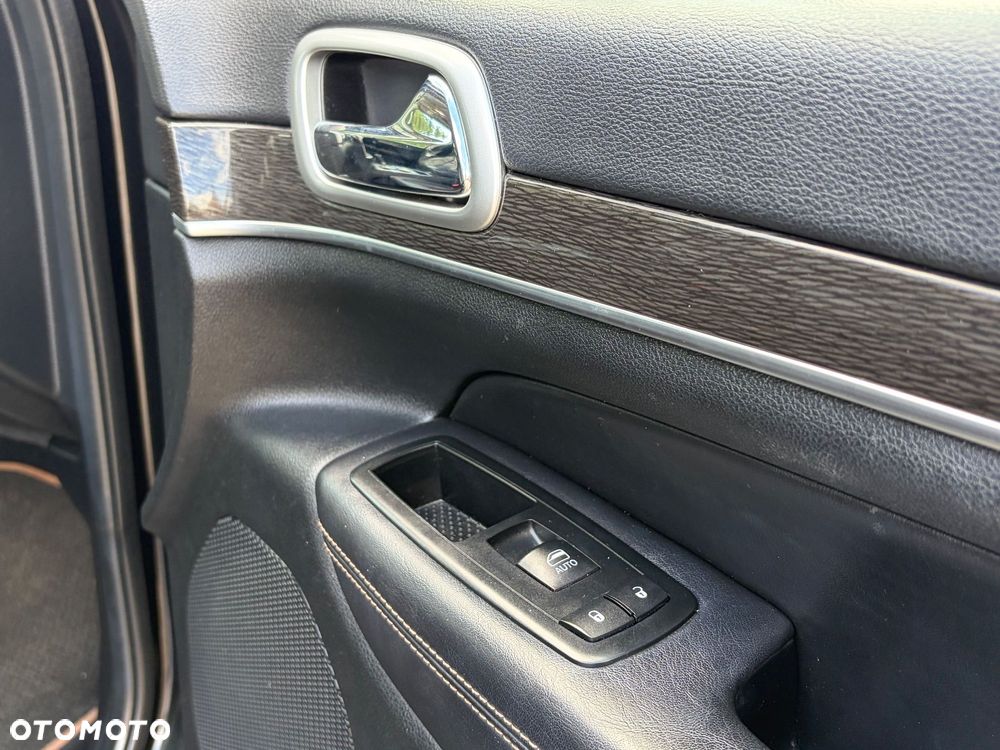 Jeep Grand Cherokee - 22